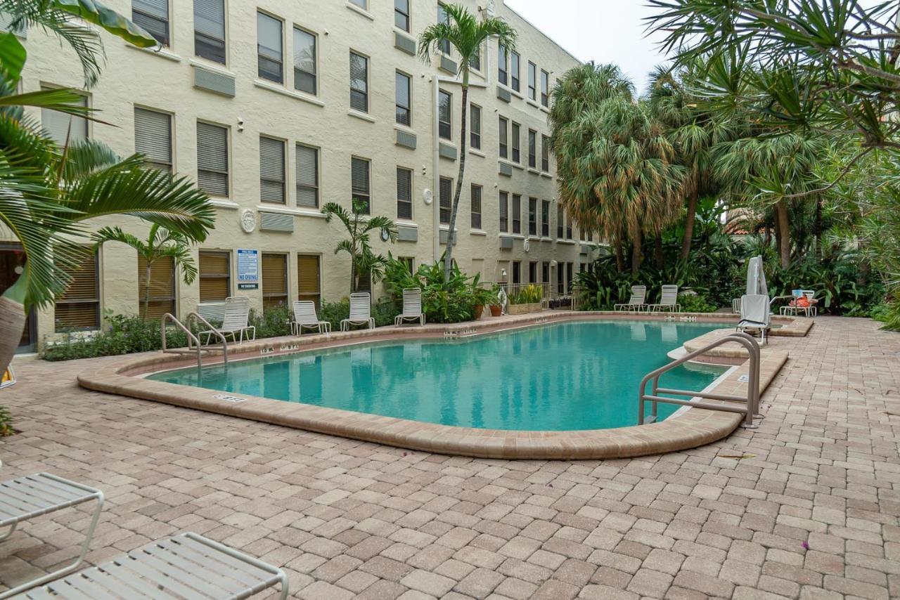 Palm Beach Island Condominiums Екстериор снимка