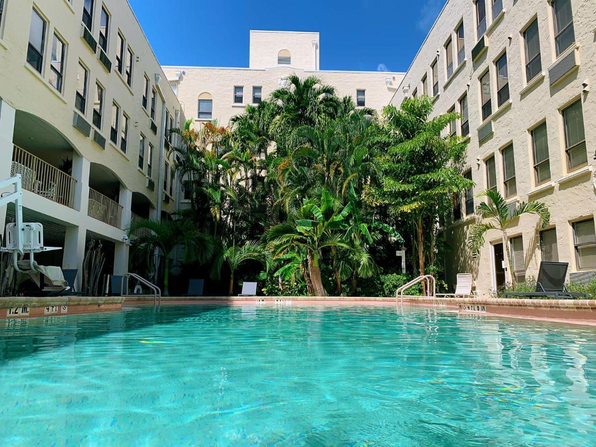 Palm Beach Island Condominiums Екстериор снимка