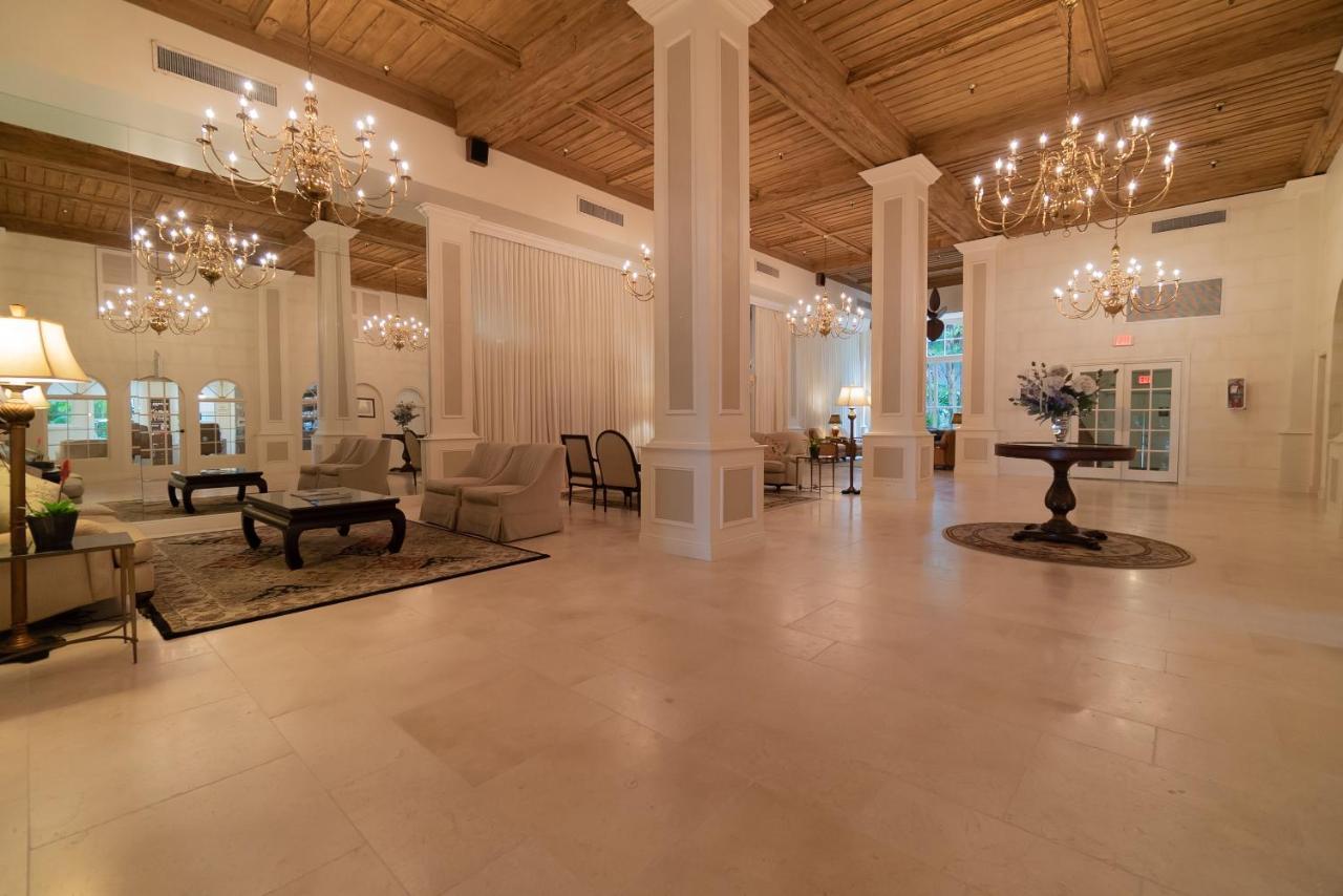 Palm Beach Island Condominiums Екстериор снимка