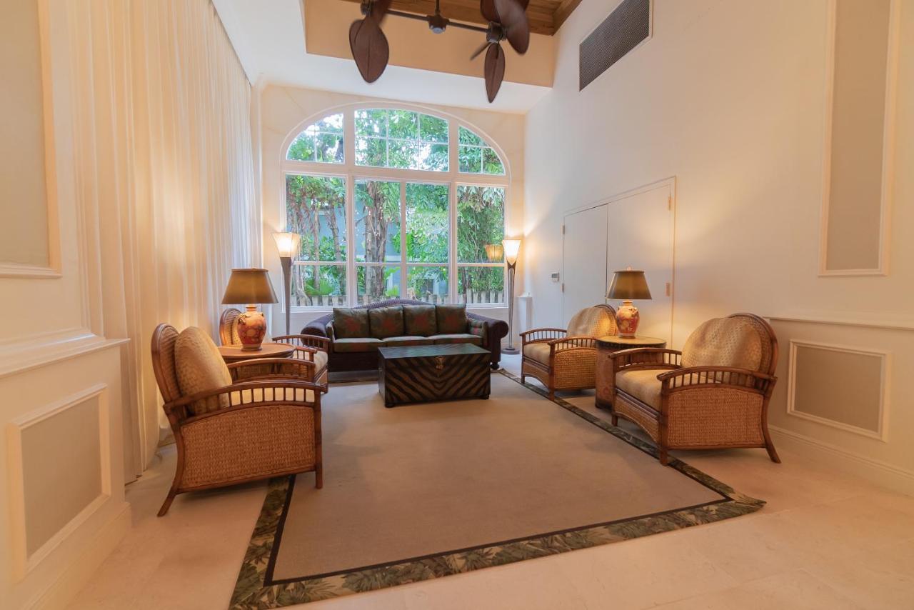 Palm Beach Island Condominiums Екстериор снимка