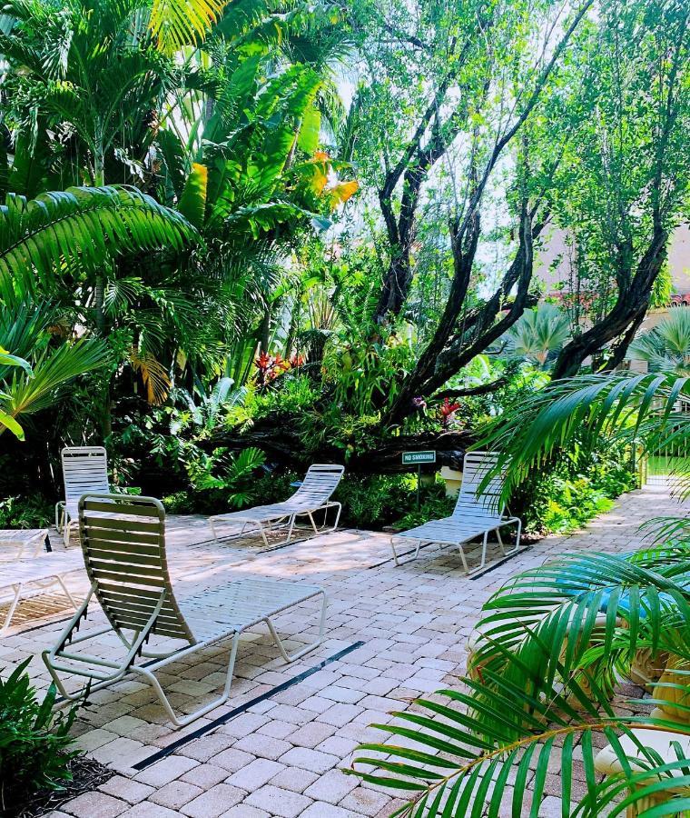 Palm Beach Island Condominiums Екстериор снимка