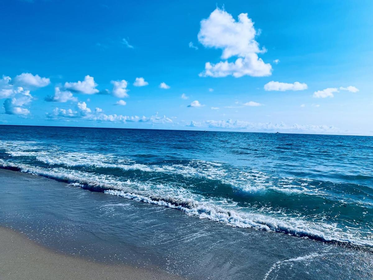 Palm Beach Island Condominiums Екстериор снимка