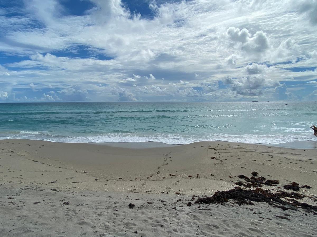 Palm Beach Island Condominiums Екстериор снимка