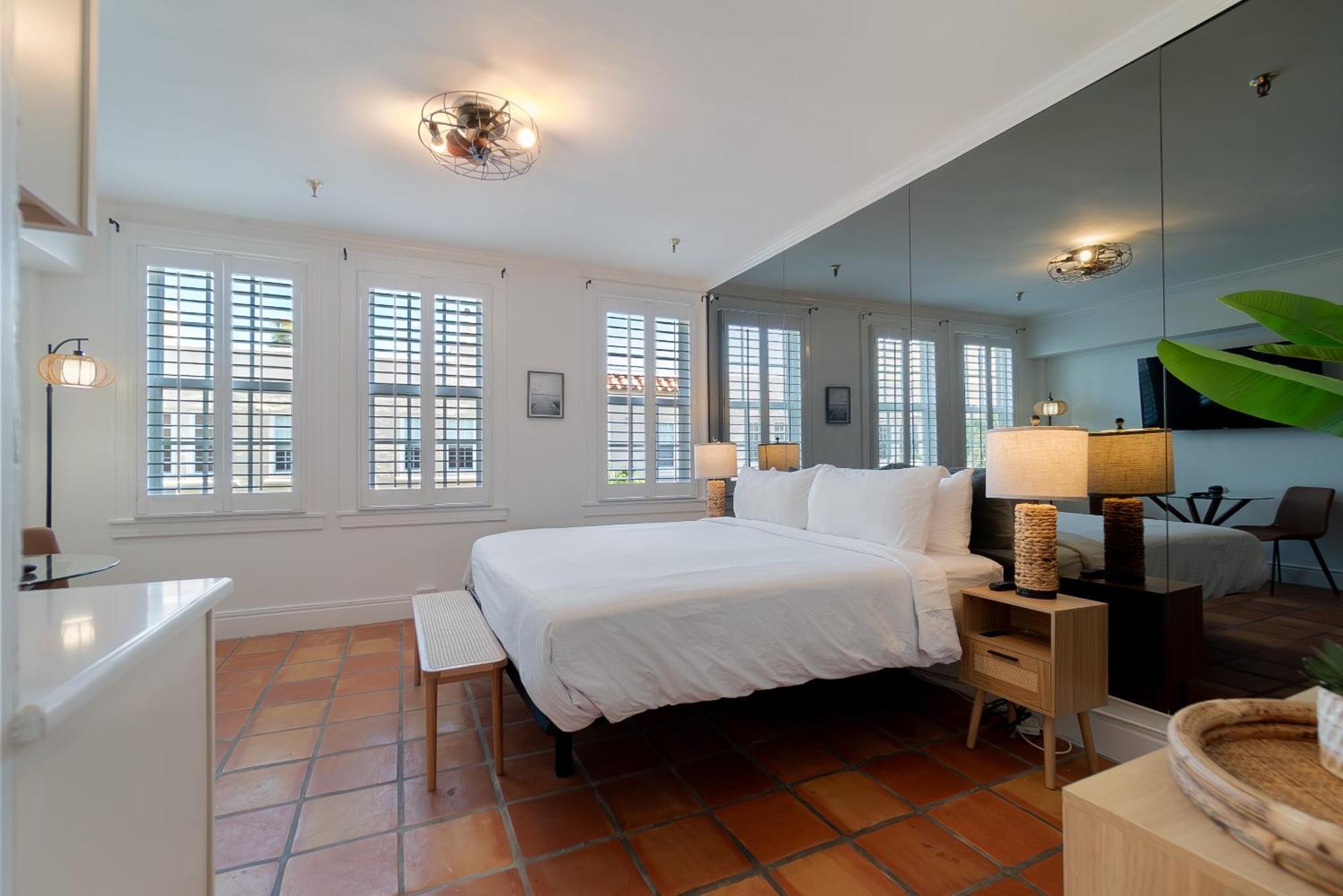 Palm Beach Island Condominiums Екстериор снимка